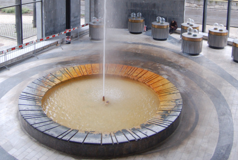 Ein hei&szlig;er Mineralwassergeysir - Foto: Claudia Piuntek