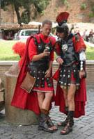 SMS-Versand vorm Colosseum